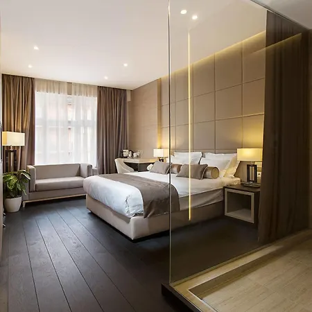 Dominic Smart & Luxury - Republic Square 4*