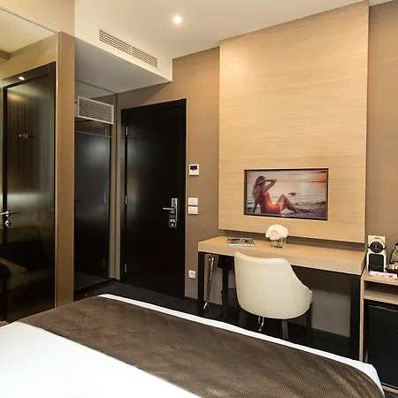 Dominic Smart & Luxury - Republic Square 4*