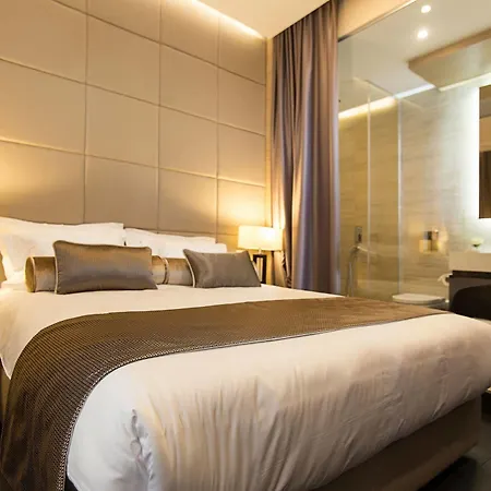 Dominic Smart & Luxury - Republic Square